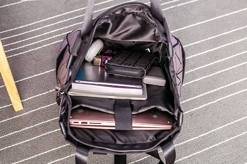 Mochila Holográfica Luminosa 15 Polegadas - Geométrica Premium Feminina - Loja Holoo