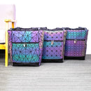 Mochila Holográfica Luminosa 15 Polegadas - Geométrica Premium Feminina - Loja Holoo