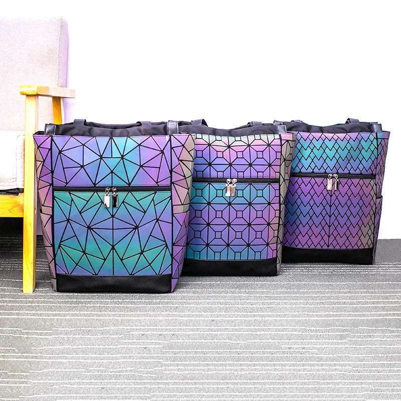 Mochila Holográfica Luminosa 15 Polegadas - Geométrica Premium Feminina - Loja Holoo