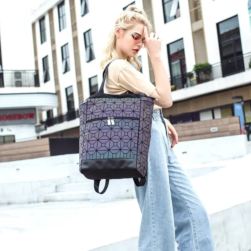 Mochila Holográfica Luminosa 15 Polegadas - Geométrica Premium Feminina - Loja Holoo